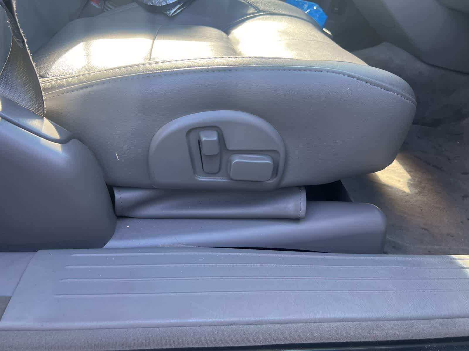 Thumbnail: 2005 Cadillac DeVille - 18