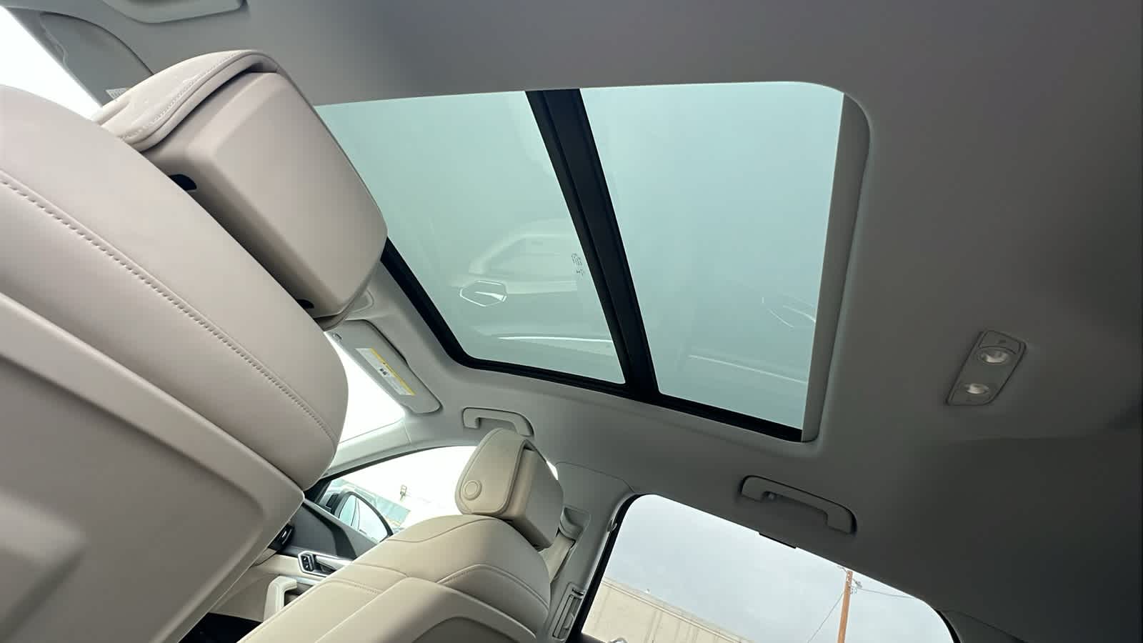 Thumbnail: 2019 Audi e-tron - 31