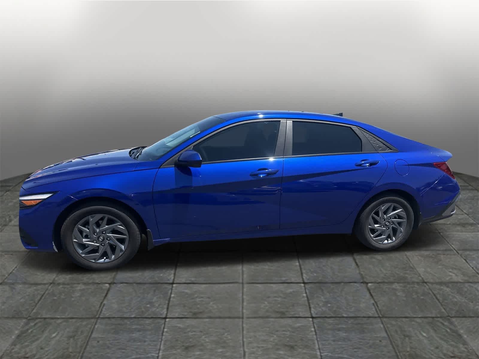 2024 Hyundai Elantra SEL 3