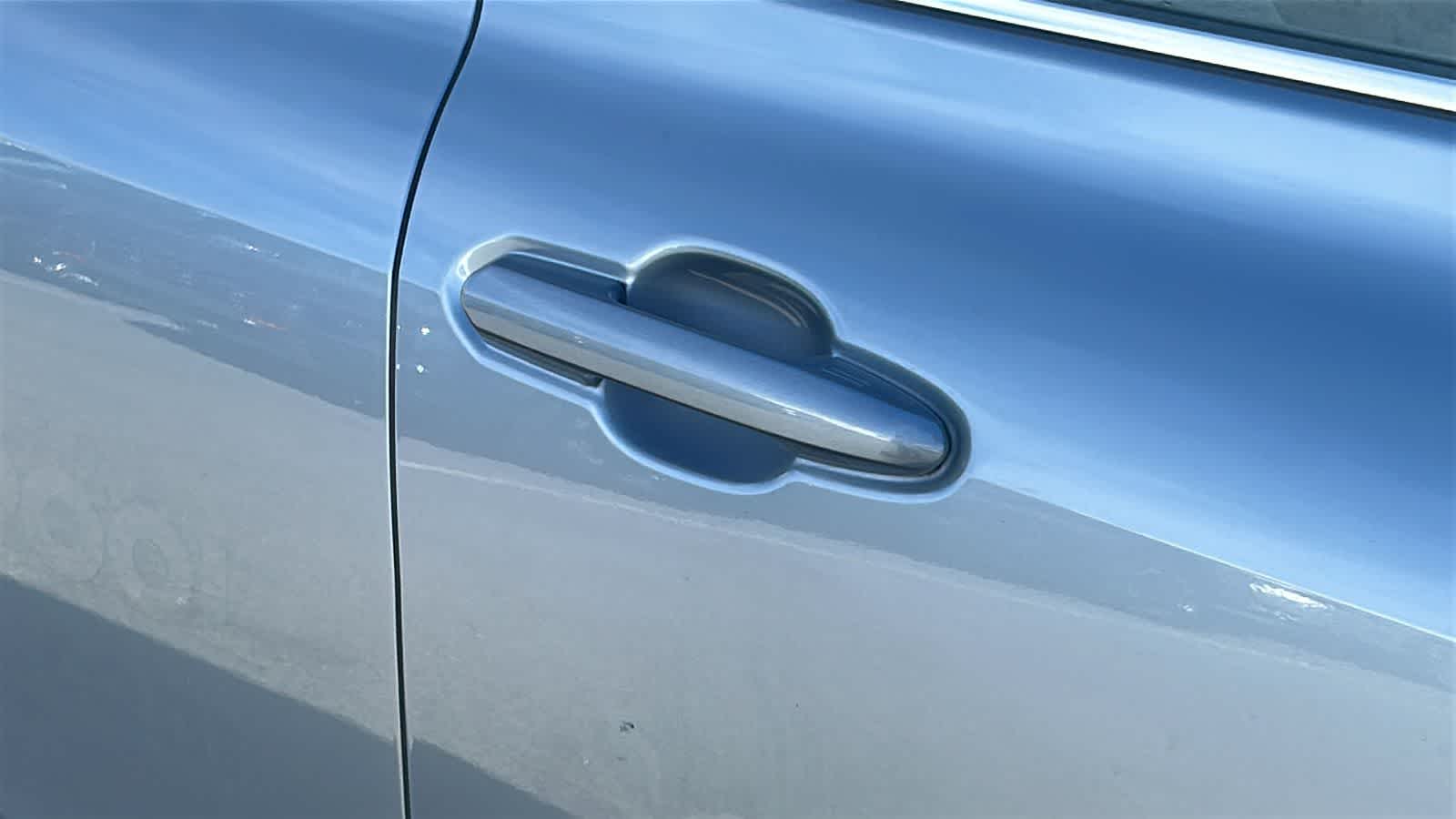 Thumbnail: 2022 Toyota Highlander - 17