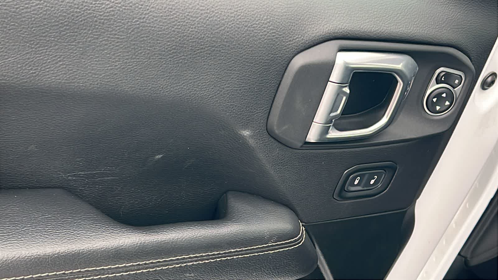 Thumbnail: 2023 Jeep Gladiator - 22