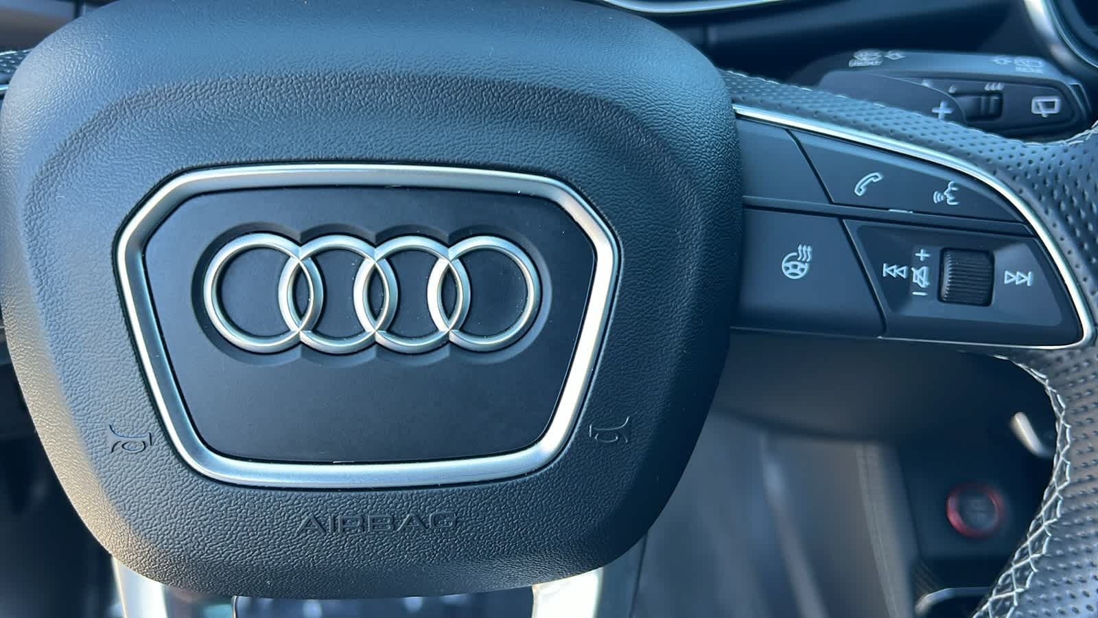 Thumbnail: 2022 Audi SQ5 - 20