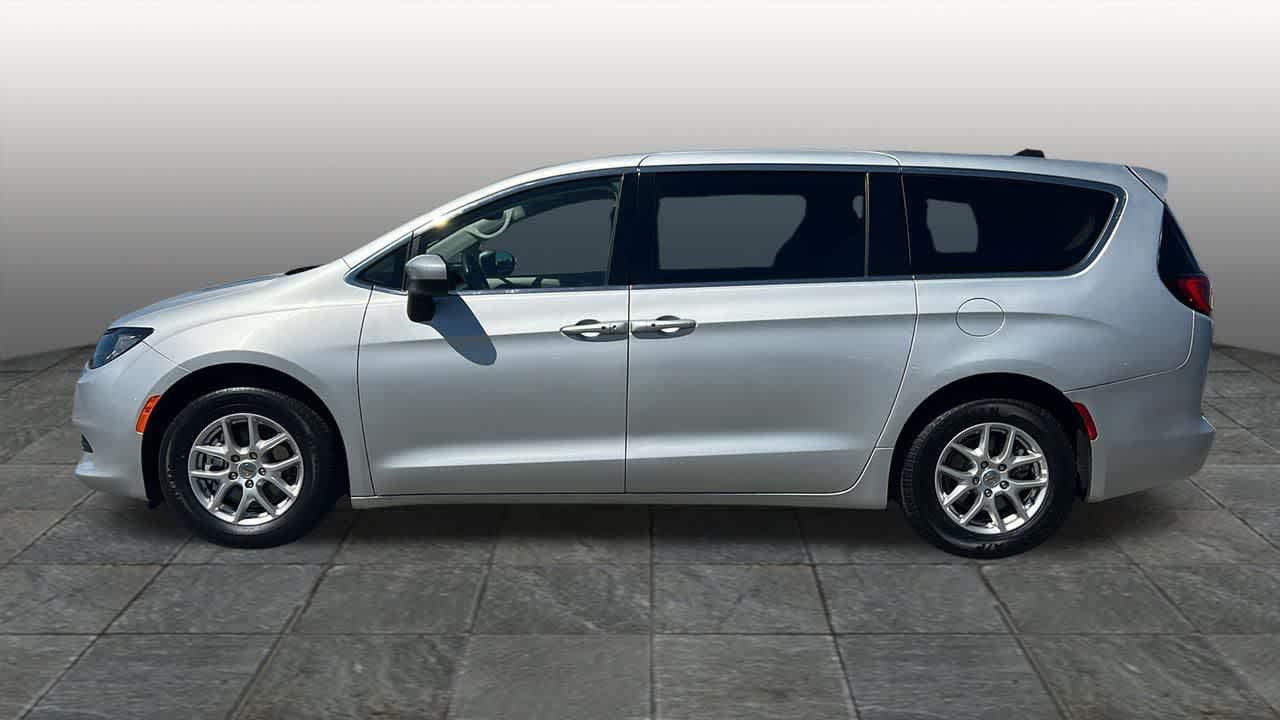 Thumbnail: 2023 Chrysler Voyager - 8