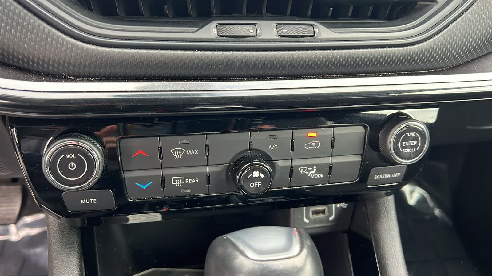 Thumbnail: 2022 Jeep Compass - 14