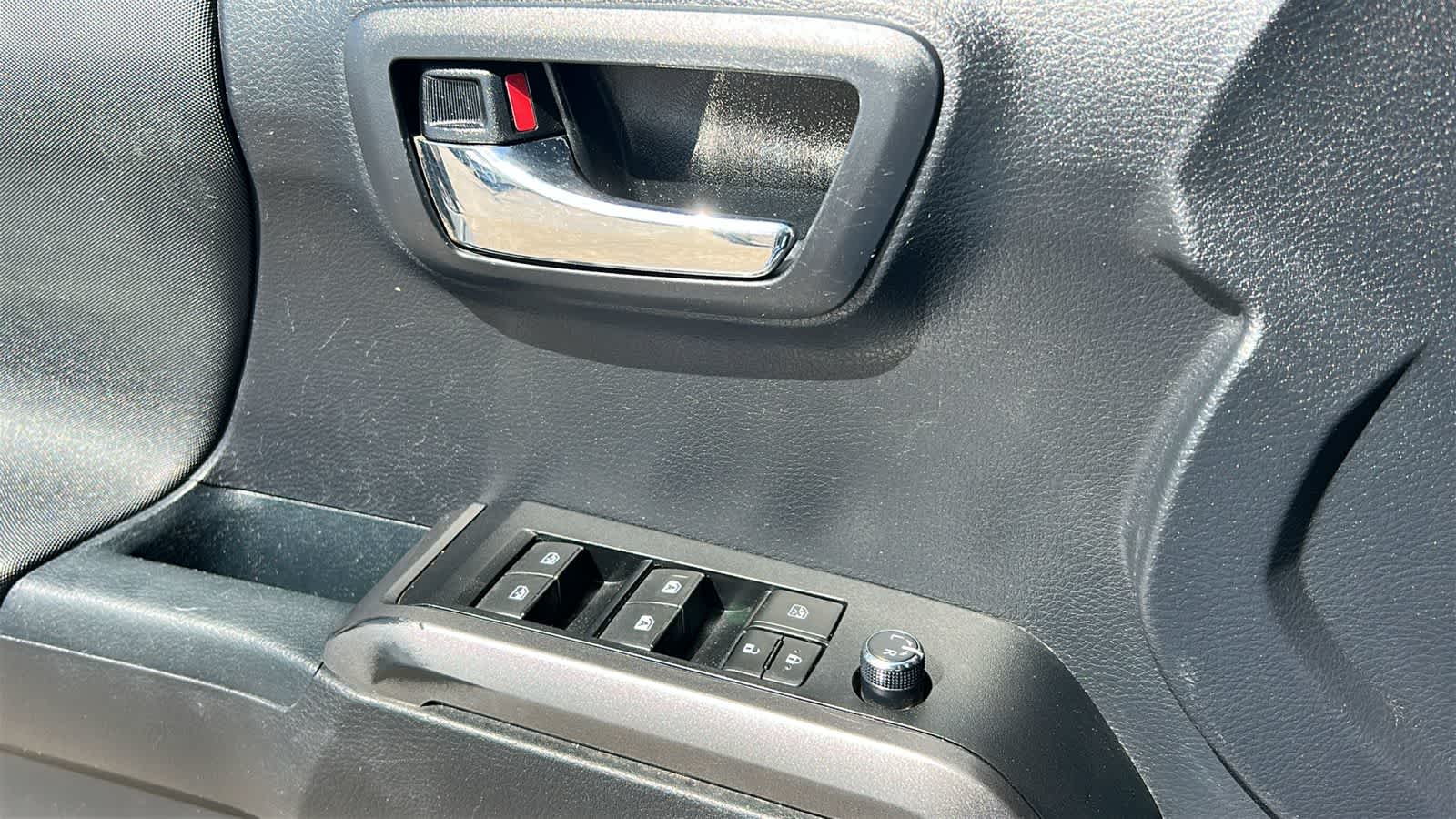 Thumbnail: 2018 Toyota Tacoma - 21