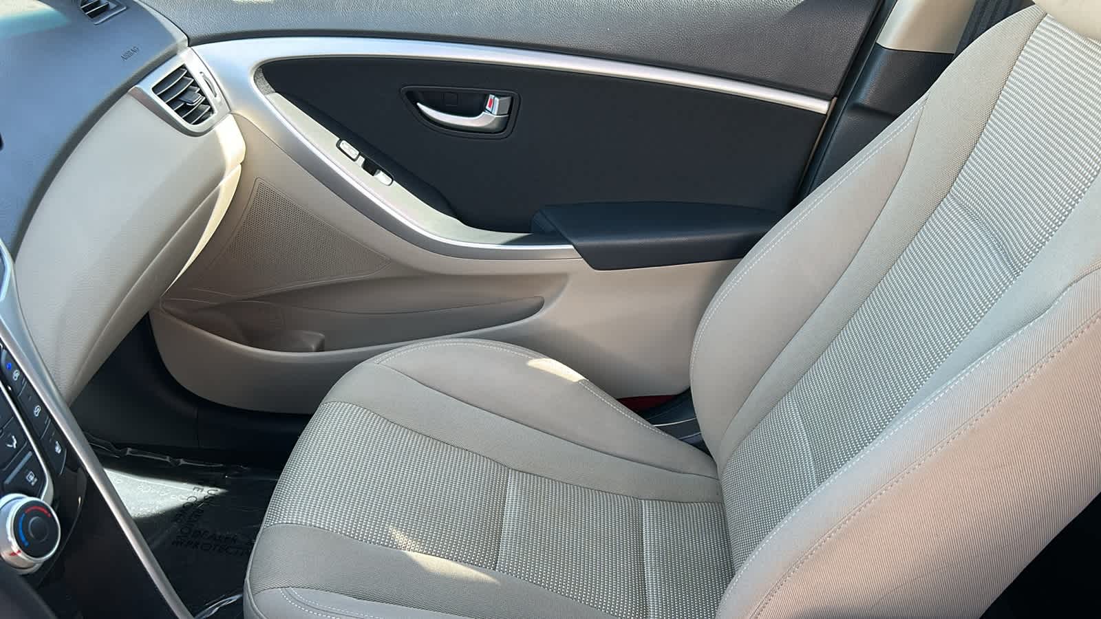Thumbnail: 2016 Hyundai Elantra - 12