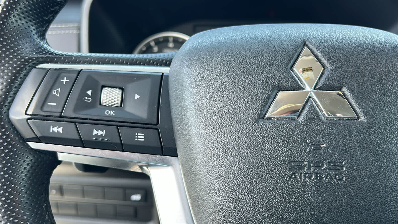 Thumbnail: 2024 Mitsubishi Outlander - 19