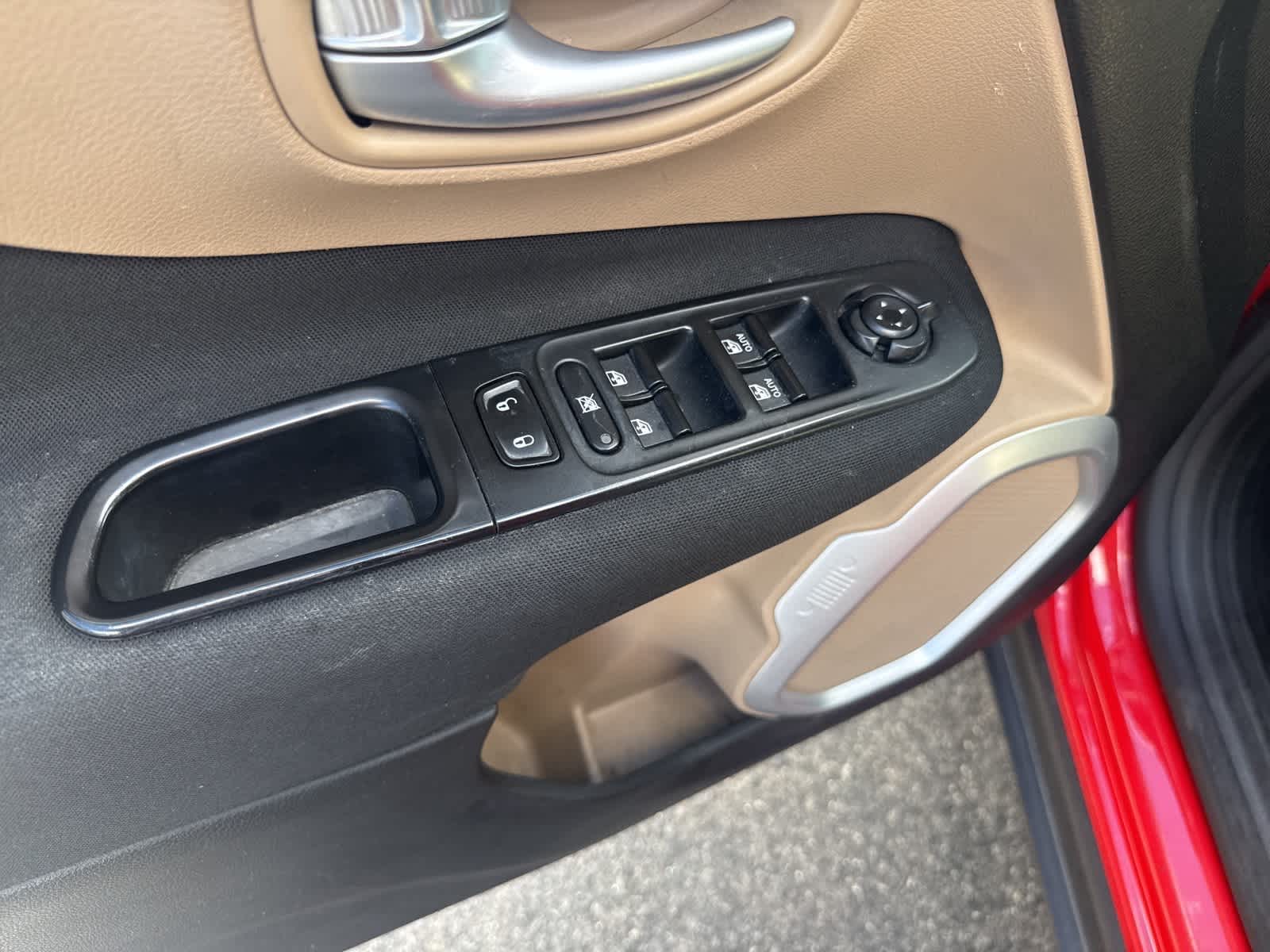 Thumbnail: 2015 Jeep Renegade - 11