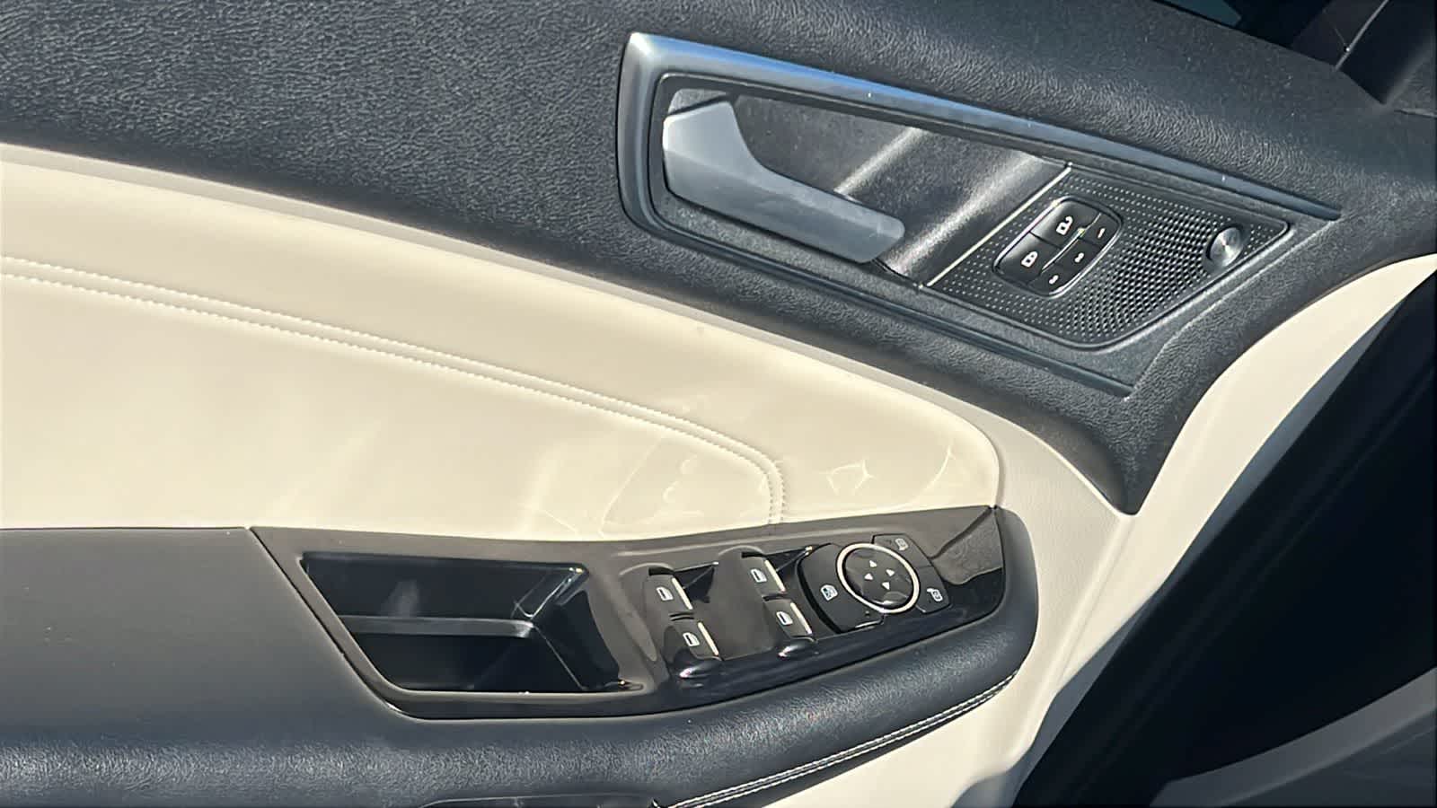 Thumbnail: 2020 Ford Edge - 22