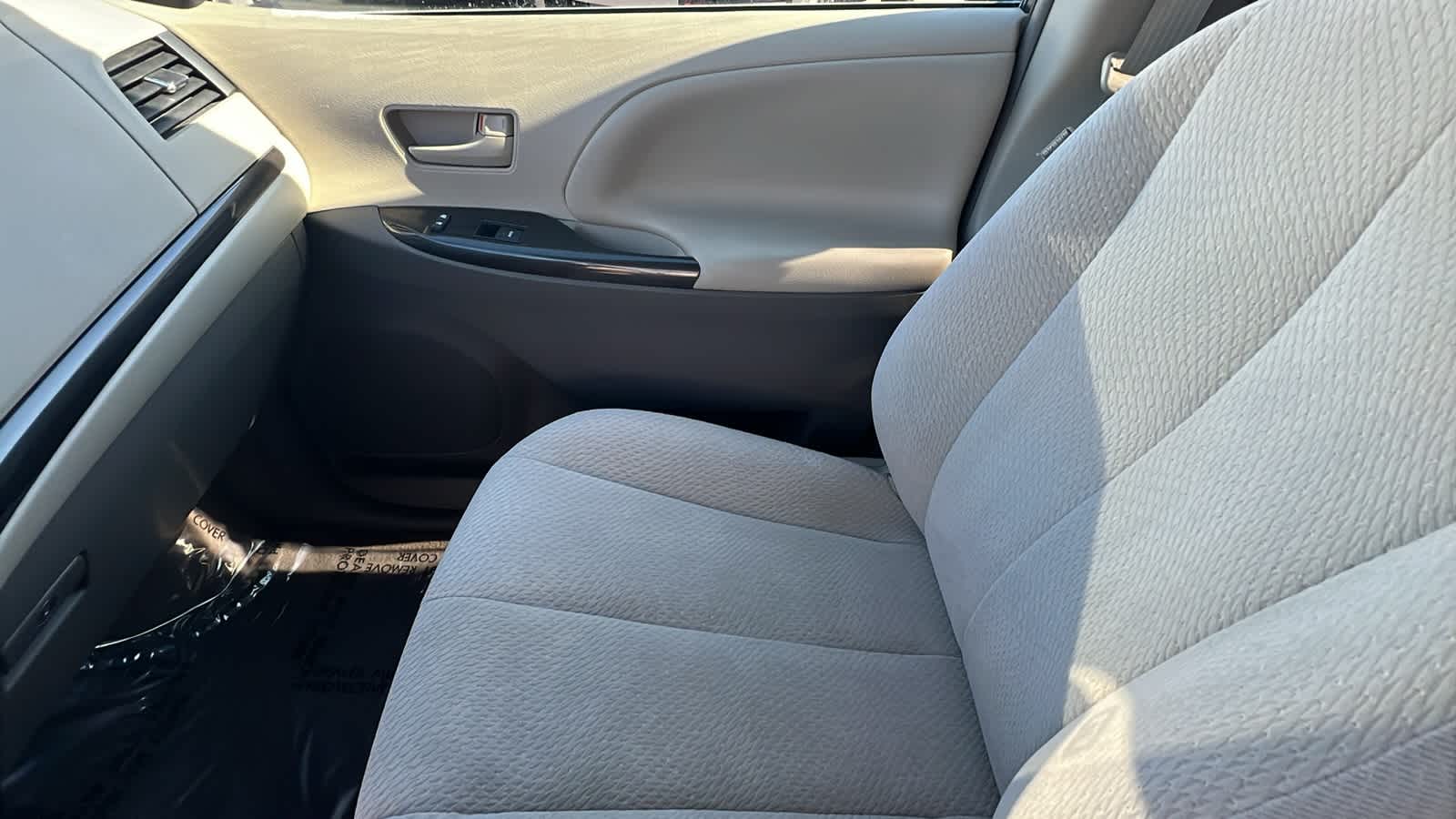 Thumbnail: 2011 Toyota Sienna - 12