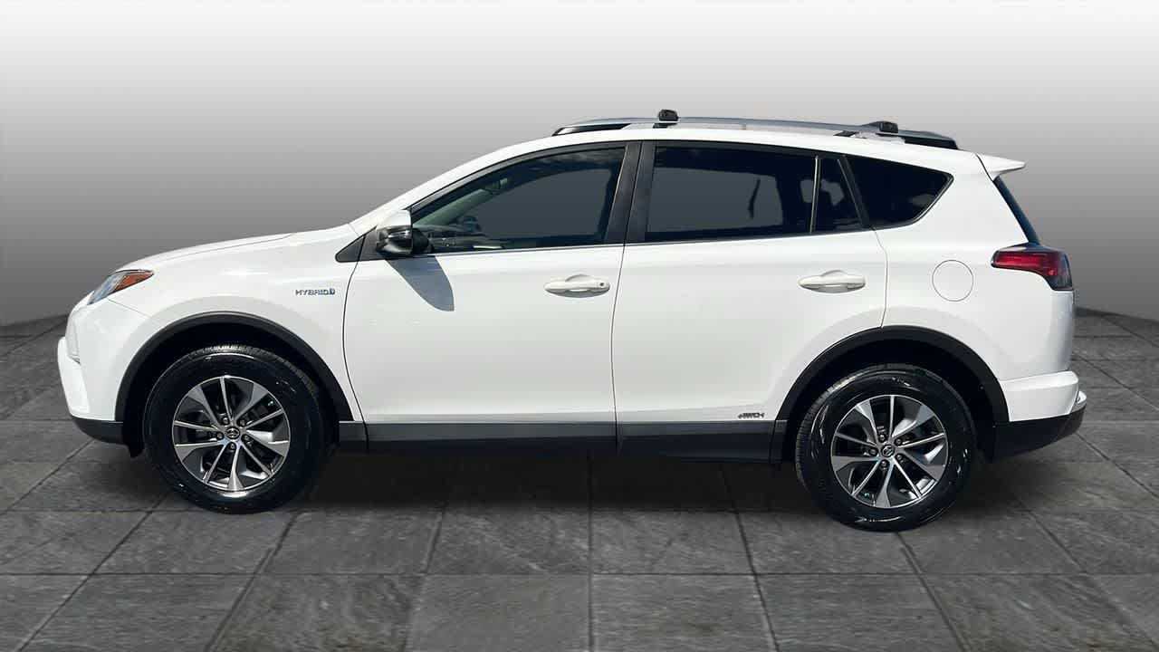 Thumbnail: 2018 Toyota RAV4 - 8