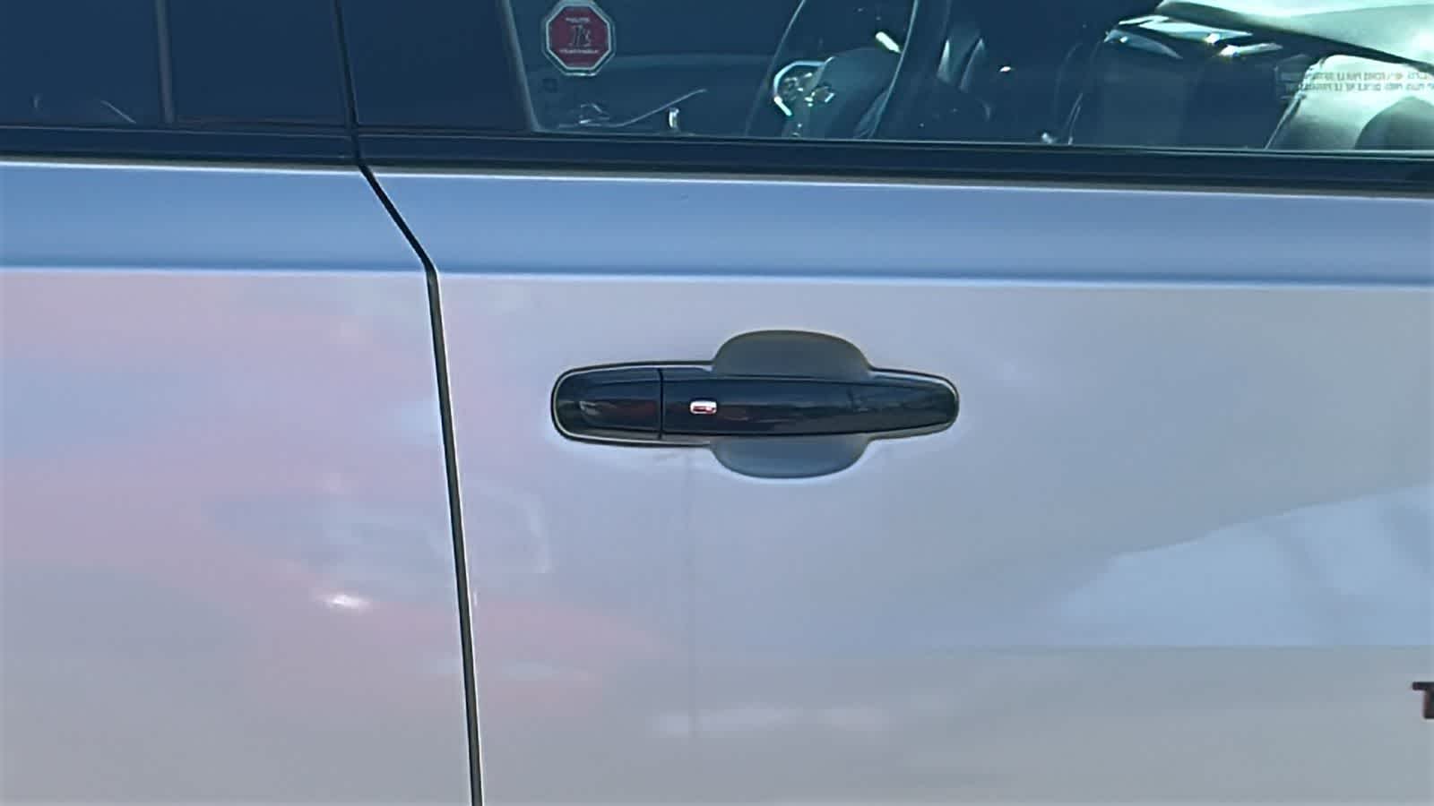 Thumbnail: 2021 Chevrolet Traverse - 16