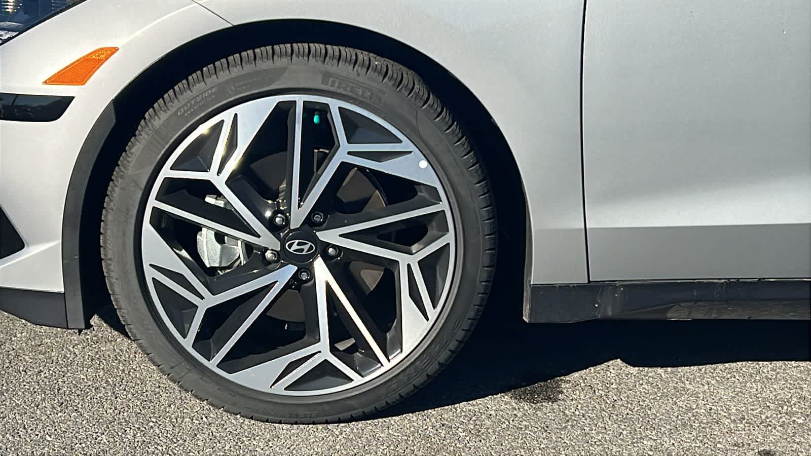 Thumbnail: 2025 Hyundai Ioniq 6 - 9