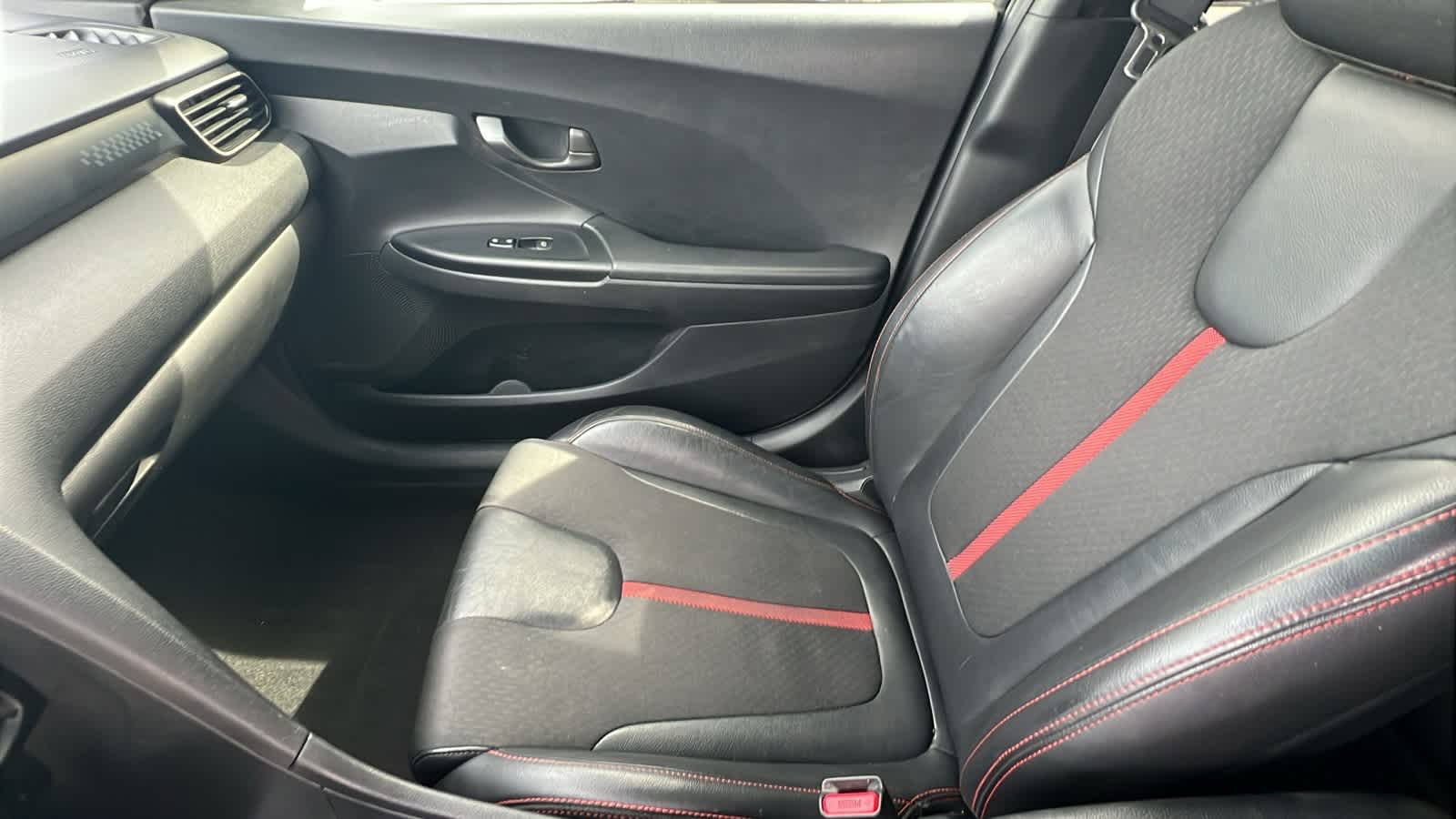 Thumbnail: 2020 Hyundai Veloster - 12