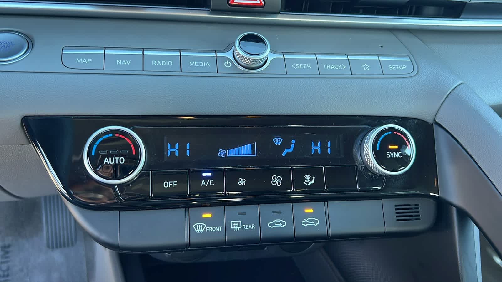 Thumbnail: 2024 Hyundai Elantra - 14