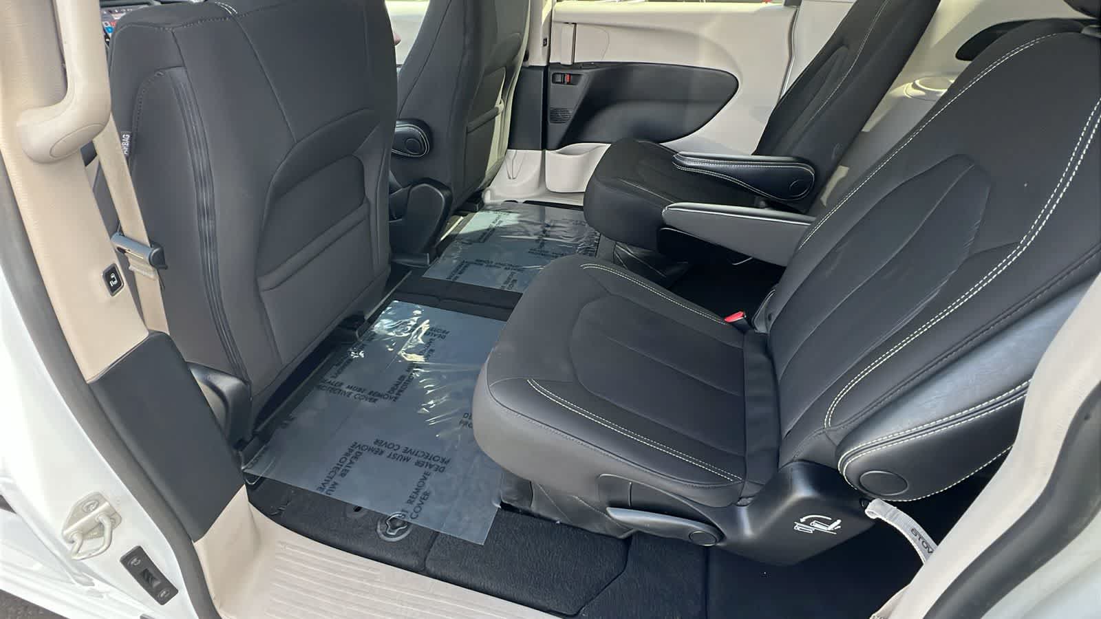 Thumbnail: 2023 Chrysler Voyager - 24