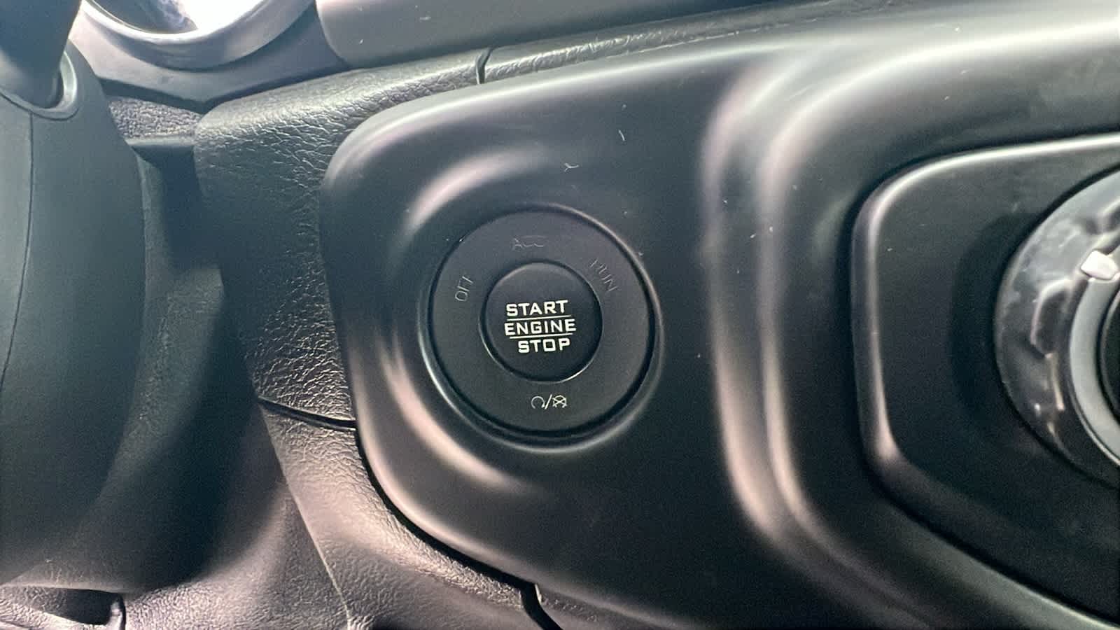 Thumbnail: 2019 Jeep Wrangler - 17