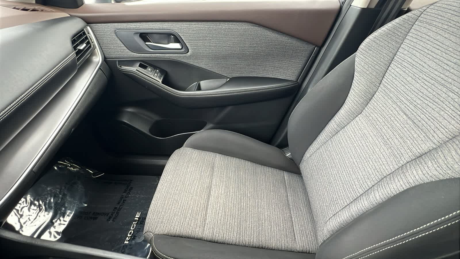 2023 Nissan Rogue SV 12