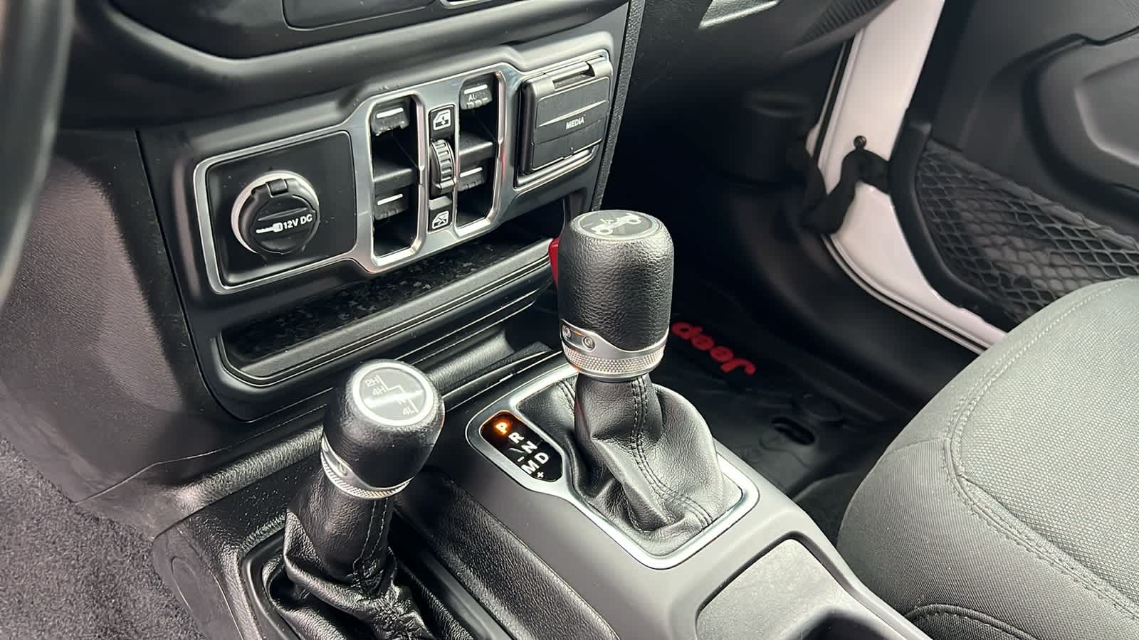 Thumbnail: 2019 Jeep Wrangler - 13