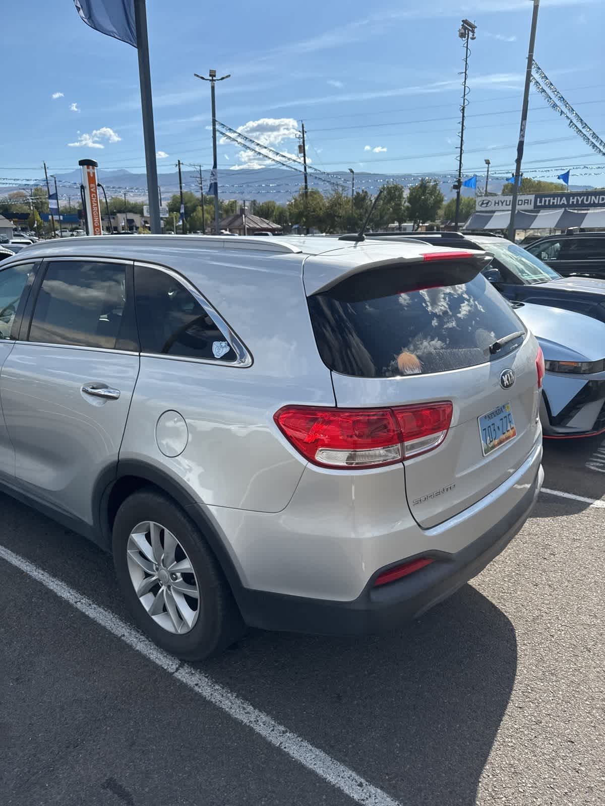 Thumbnail: 2017 Kia Sorento - 6
