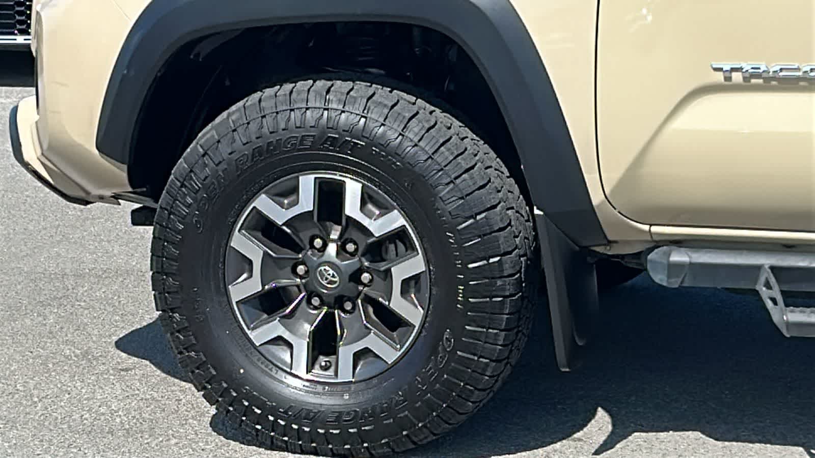 Thumbnail: 2018 Toyota Tacoma - 9