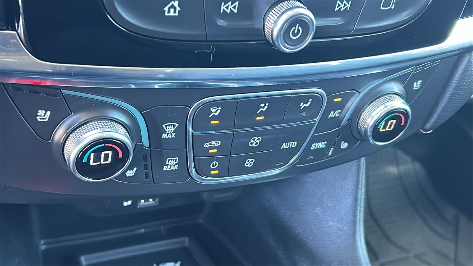 Thumbnail: 2021 Chevrolet Traverse - 14