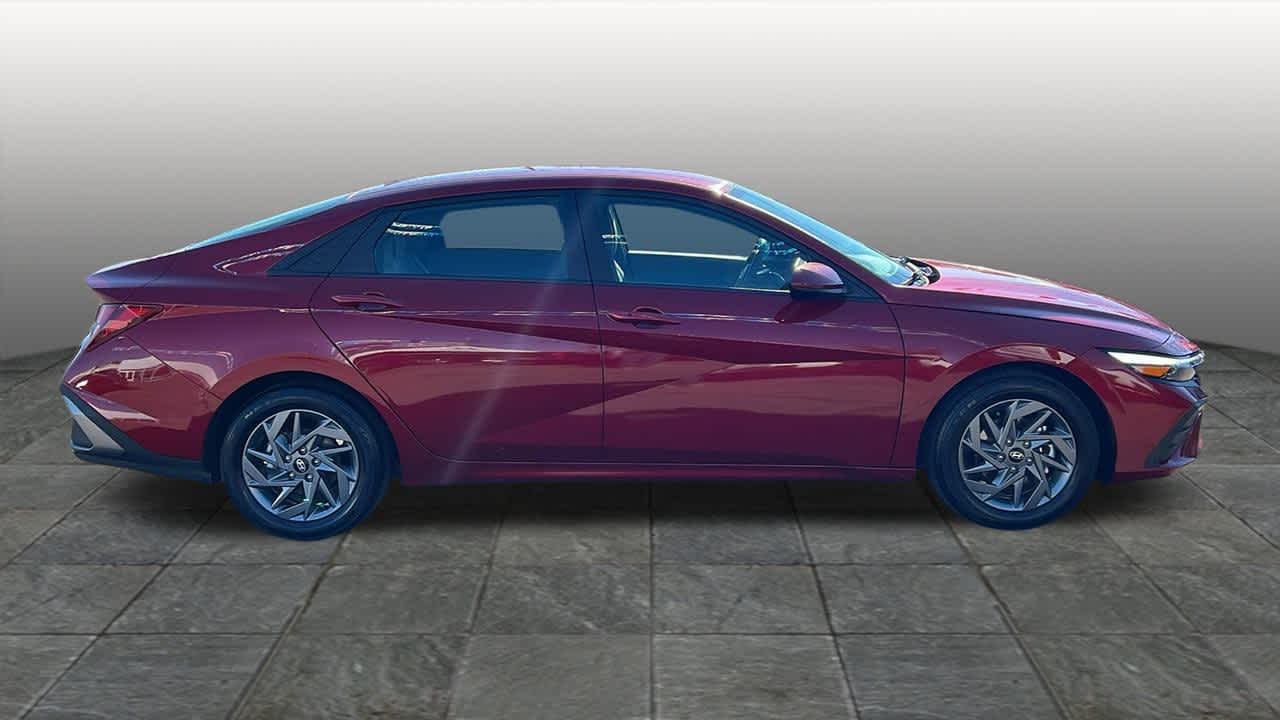 Thumbnail: 2024 Hyundai Elantra - 4