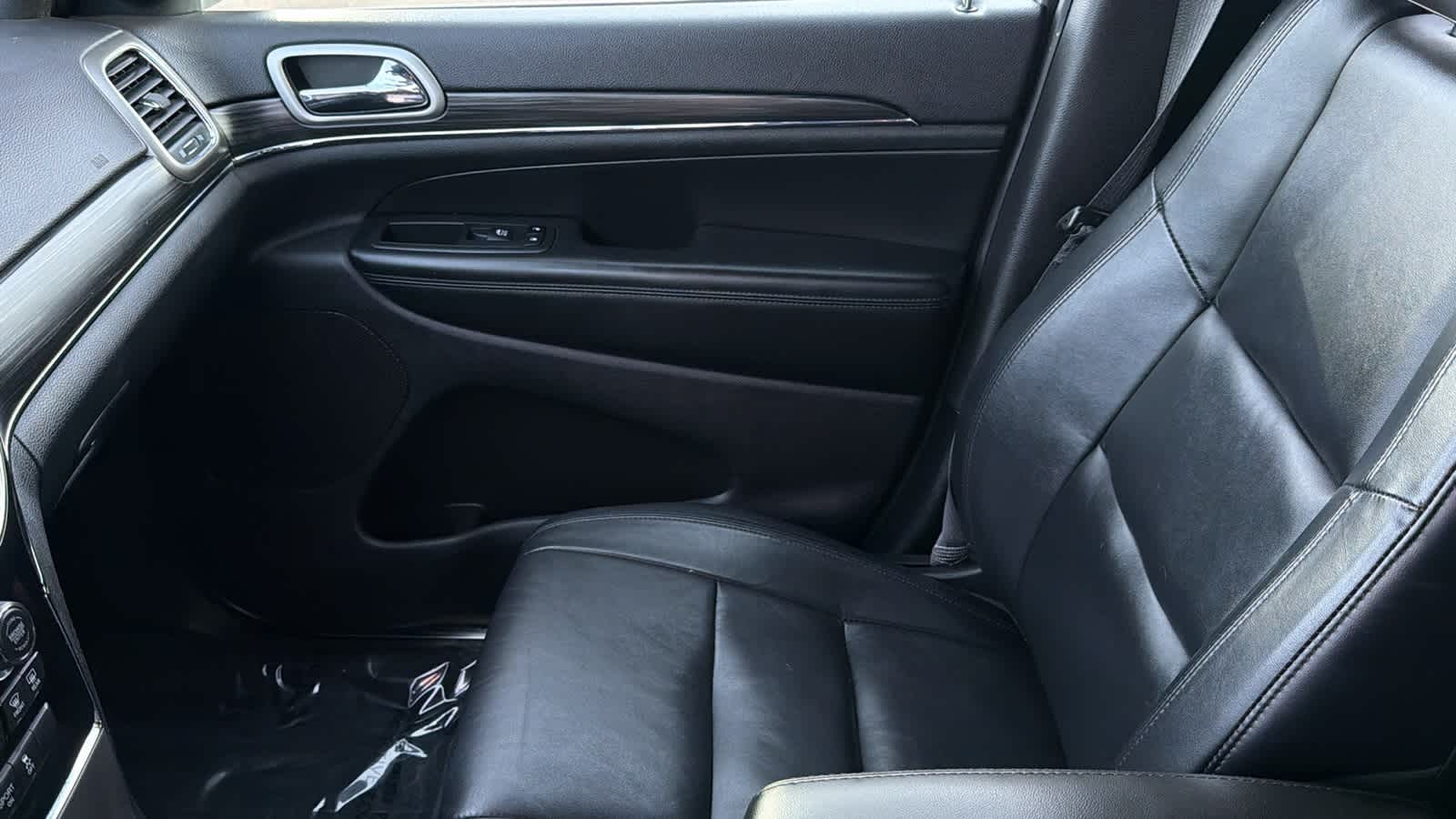 Thumbnail: 2019 Jeep Grand Cherokee - 12