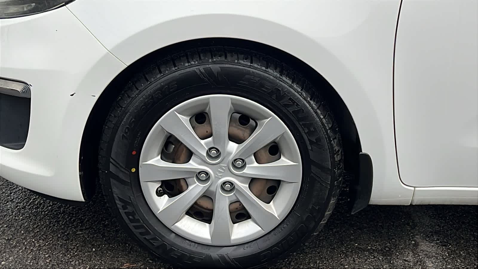 Thumbnail: 2016 Kia Rio - 9