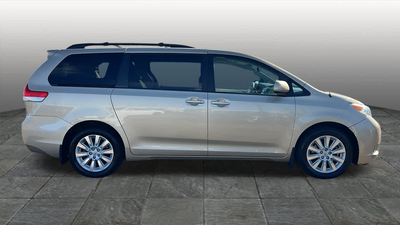 Thumbnail: 2011 Toyota Sienna - 4