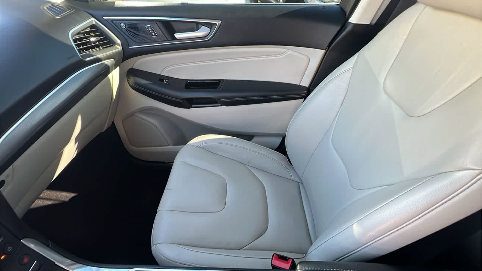 Thumbnail: 2020 Ford Edge - 12
