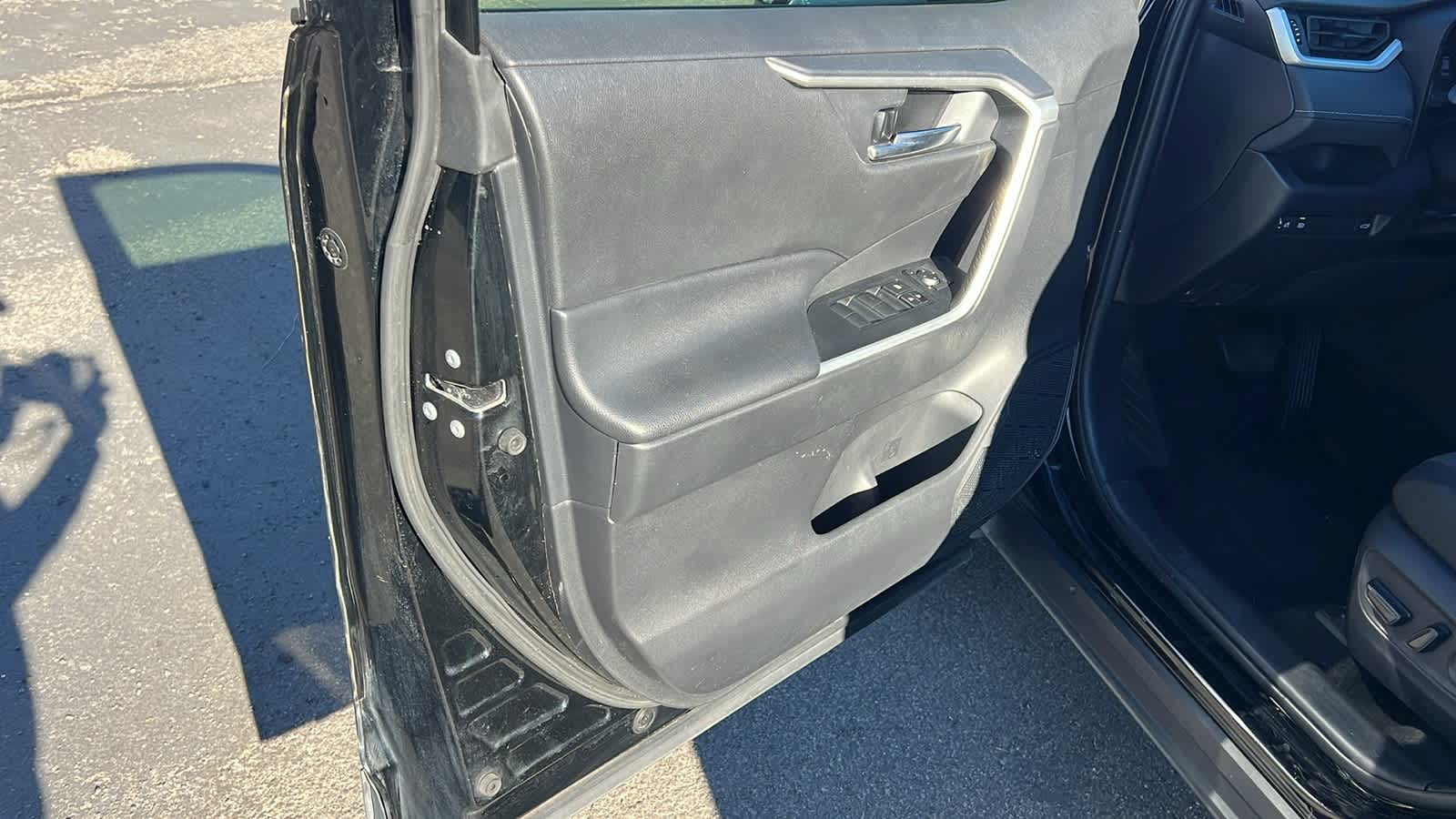 Thumbnail: 2020 Toyota RAV4 - 23