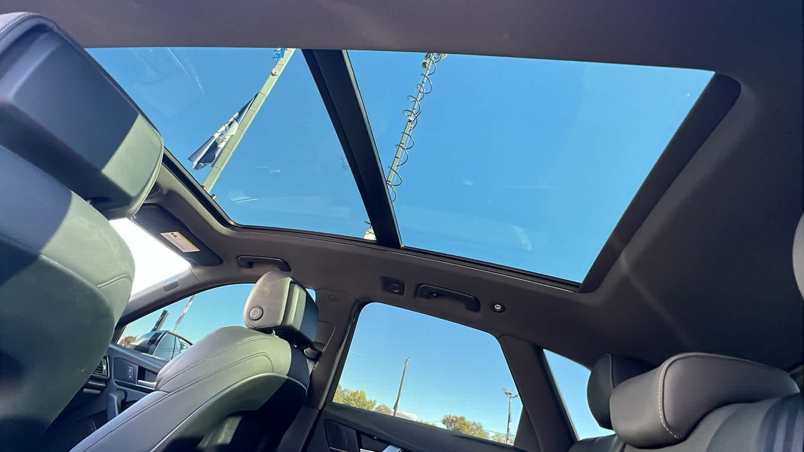 Thumbnail: 2022 Audi SQ5 - 31