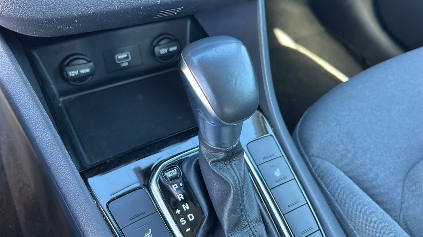 Thumbnail: 2020 Hyundai Ioniq - 13