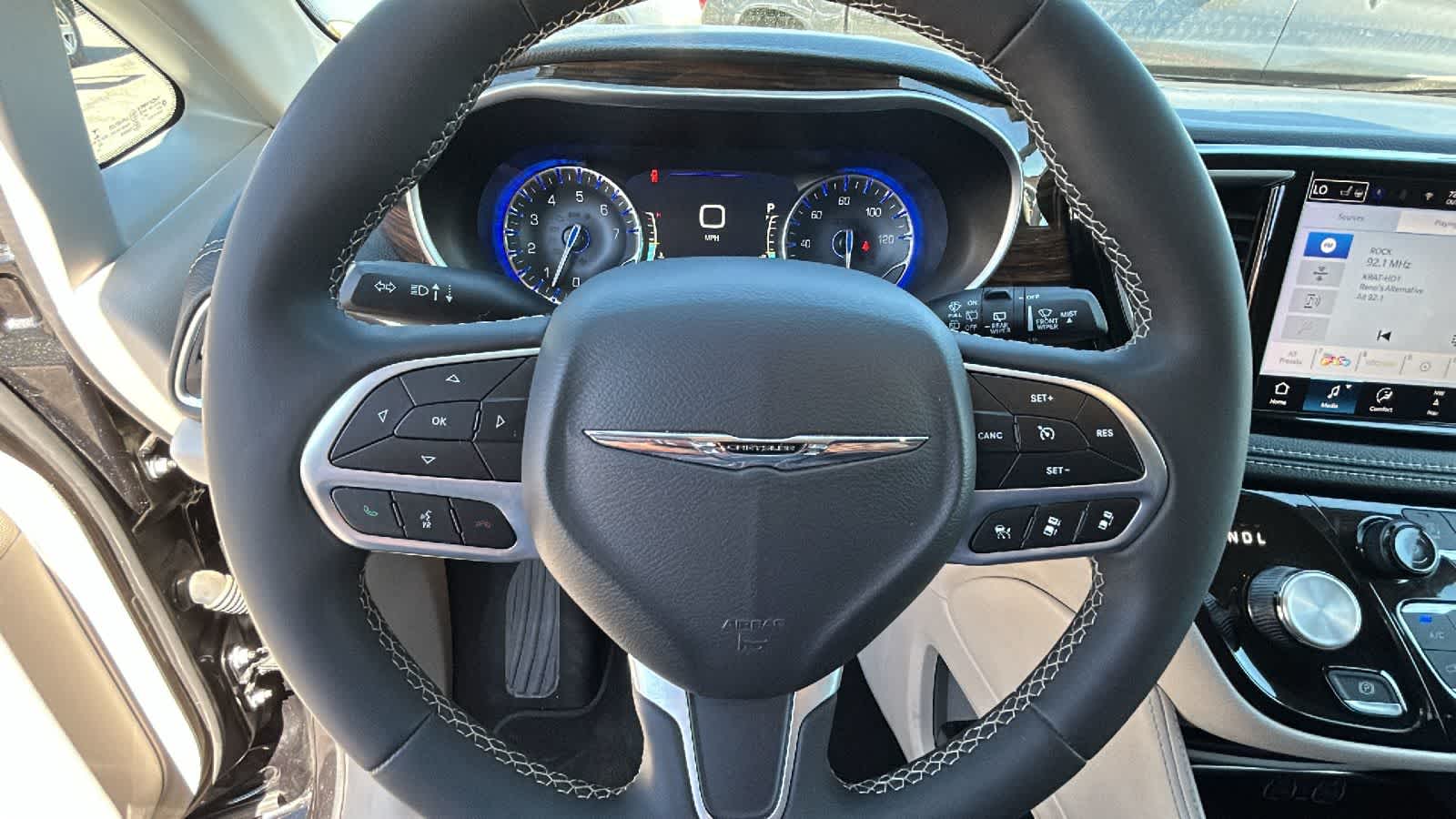 Thumbnail: 2023 Chrysler Pacifica - 18