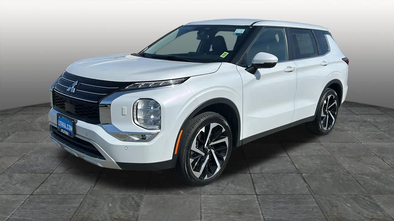 Thumbnail: 2024 Mitsubishi Outlander - 1