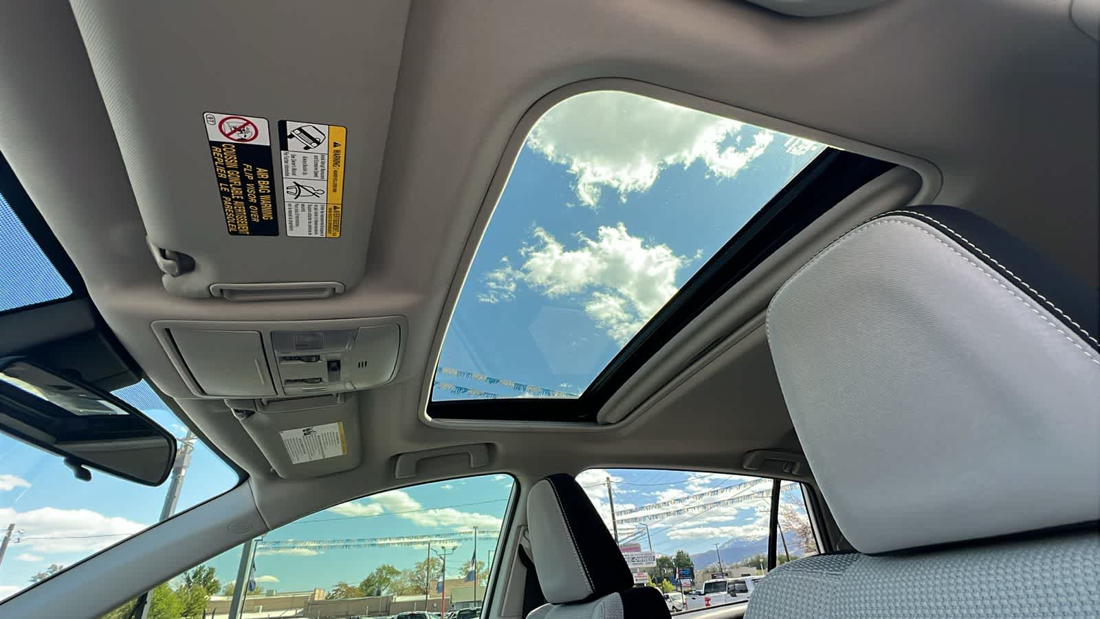 Thumbnail: 2018 Toyota RAV4 - 31