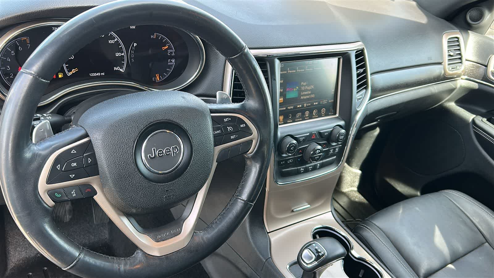 Thumbnail: 2015 Jeep Grand Cherokee - 9