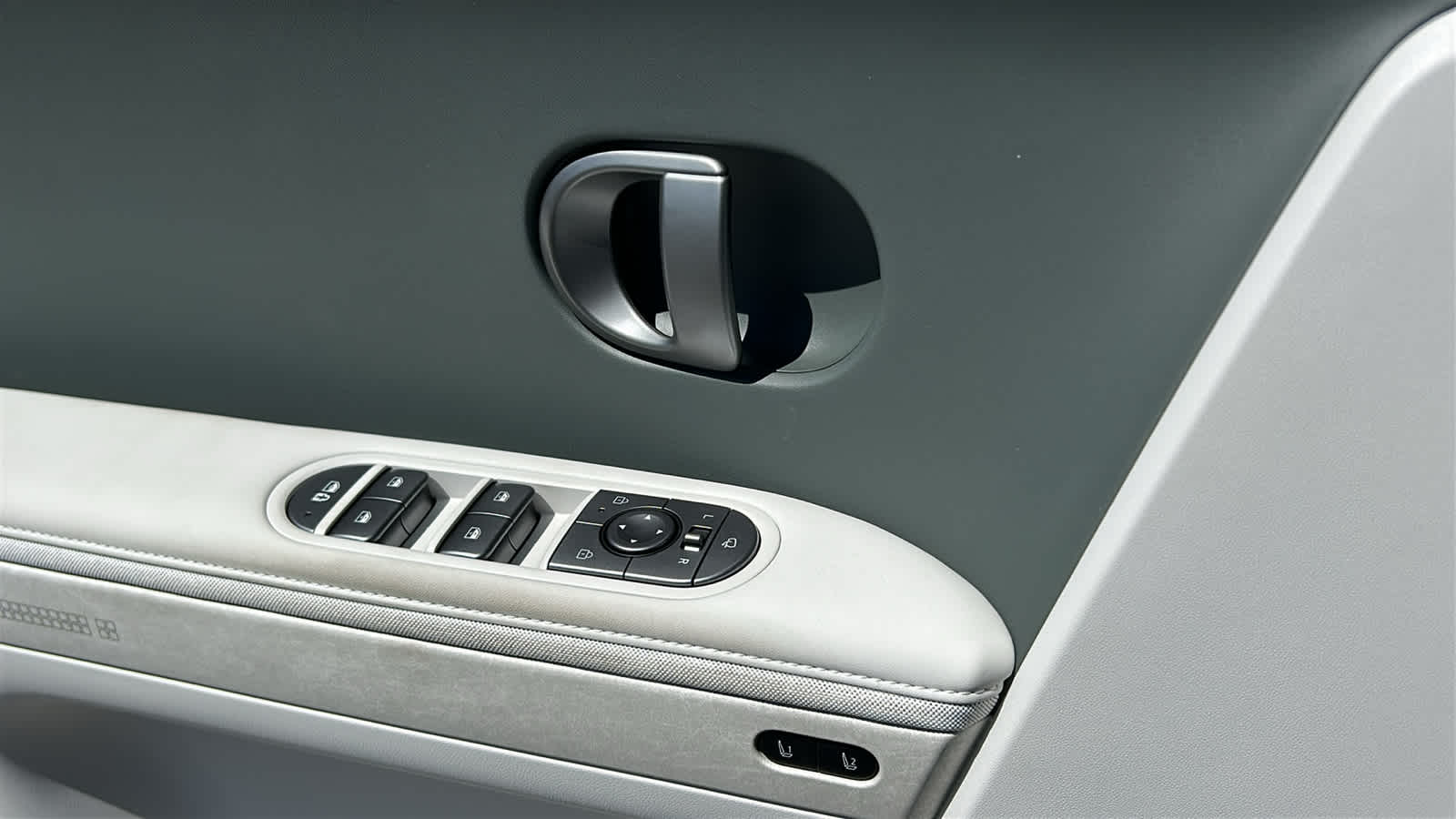 Thumbnail: 2026 Hyundai Ioniq 5 - 22