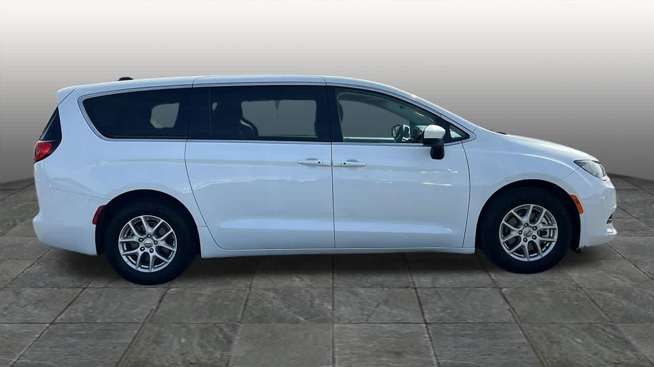 Thumbnail: 2023 Chrysler Voyager - 4