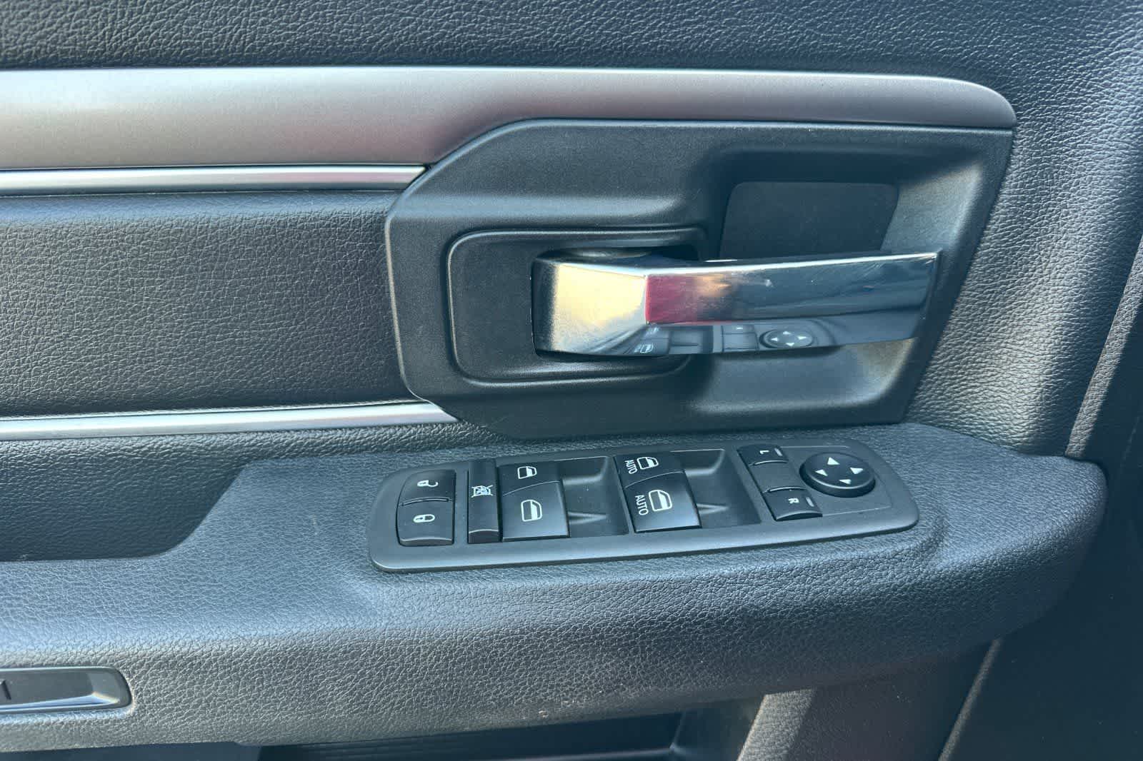 Thumbnail: 2022 RAM 1500 Classic - 18