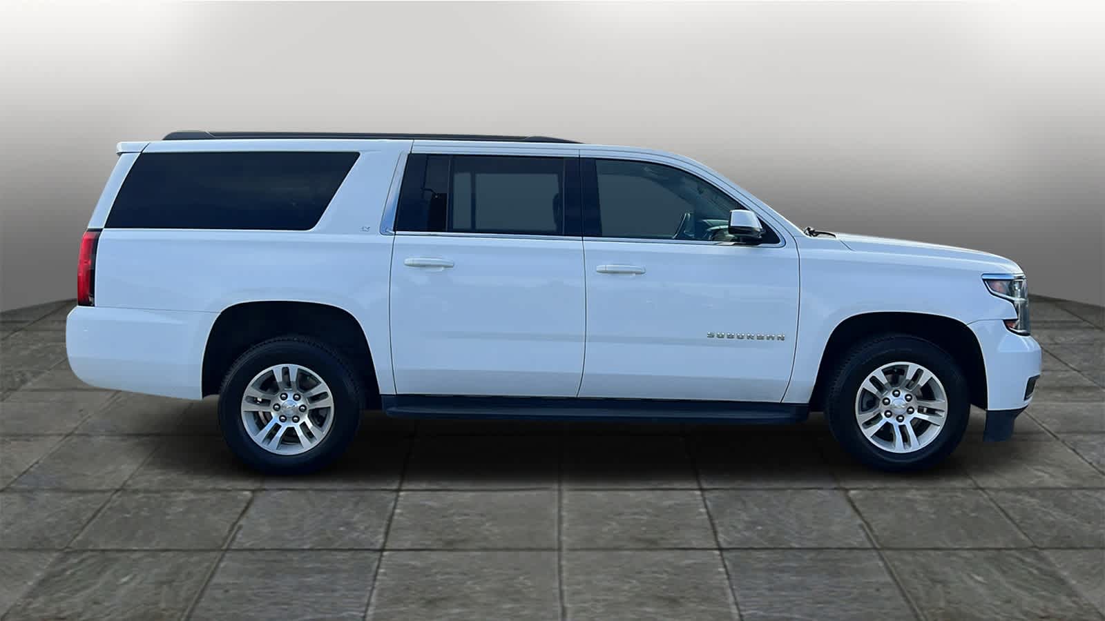 Thumbnail: 2019 Chevrolet Suburban - 4