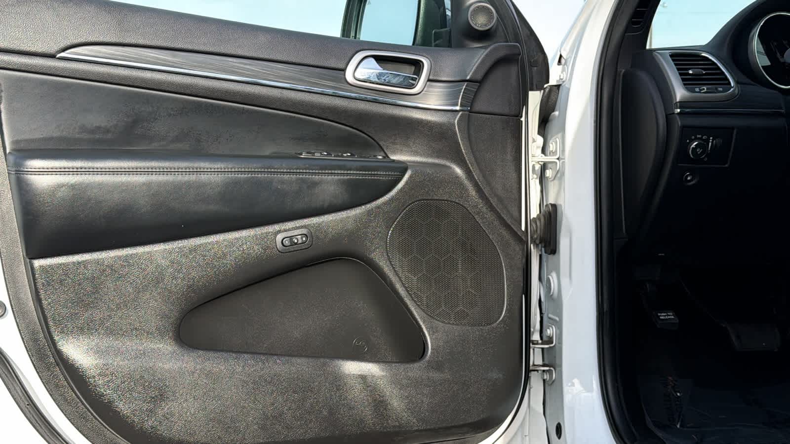 Thumbnail: 2019 Jeep Grand Cherokee - 23