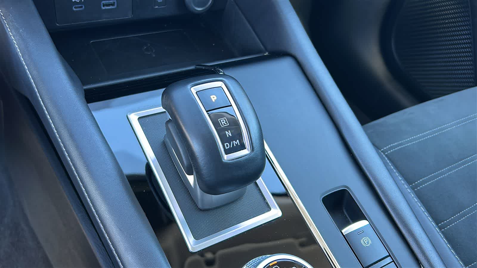 Thumbnail: 2024 Mitsubishi Outlander - 12