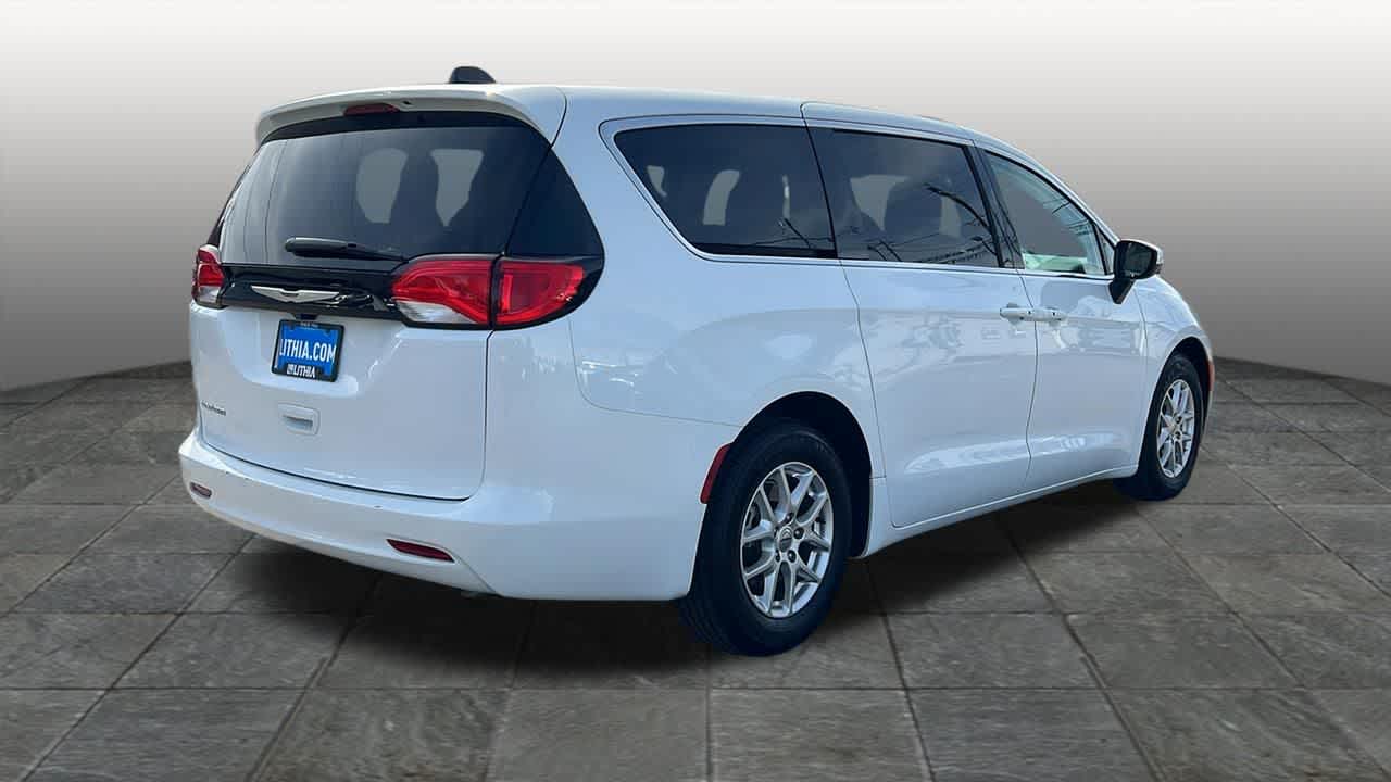 Thumbnail: 2023 Chrysler Voyager - 5