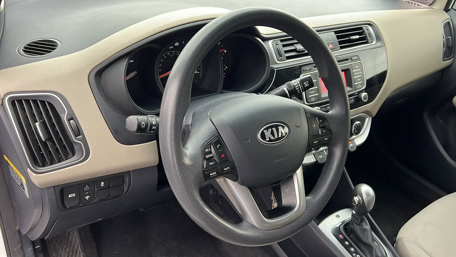 Thumbnail: 2016 Kia Rio - 10