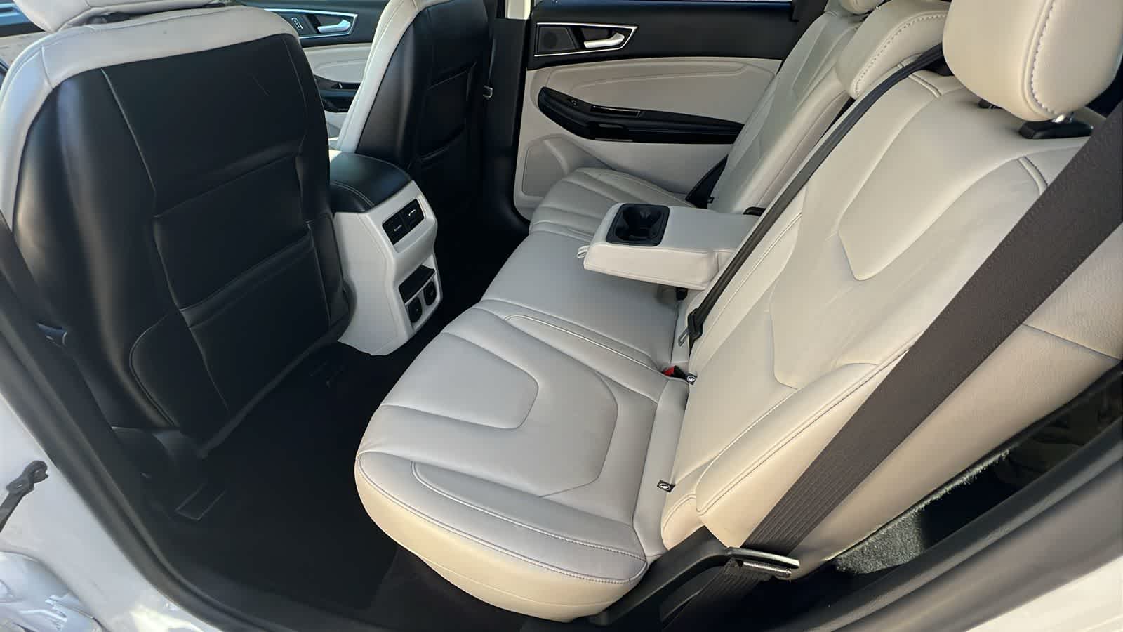 Thumbnail: 2020 Ford Edge - 24