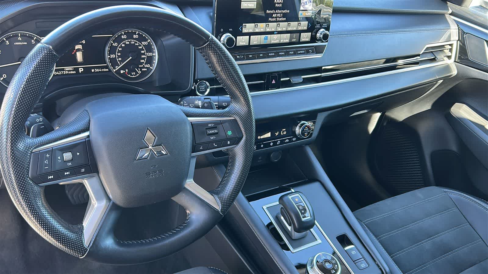 Thumbnail: 2024 Mitsubishi Outlander - 9