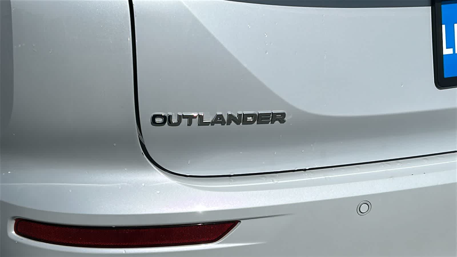 Thumbnail: 2024 Mitsubishi Outlander - 28