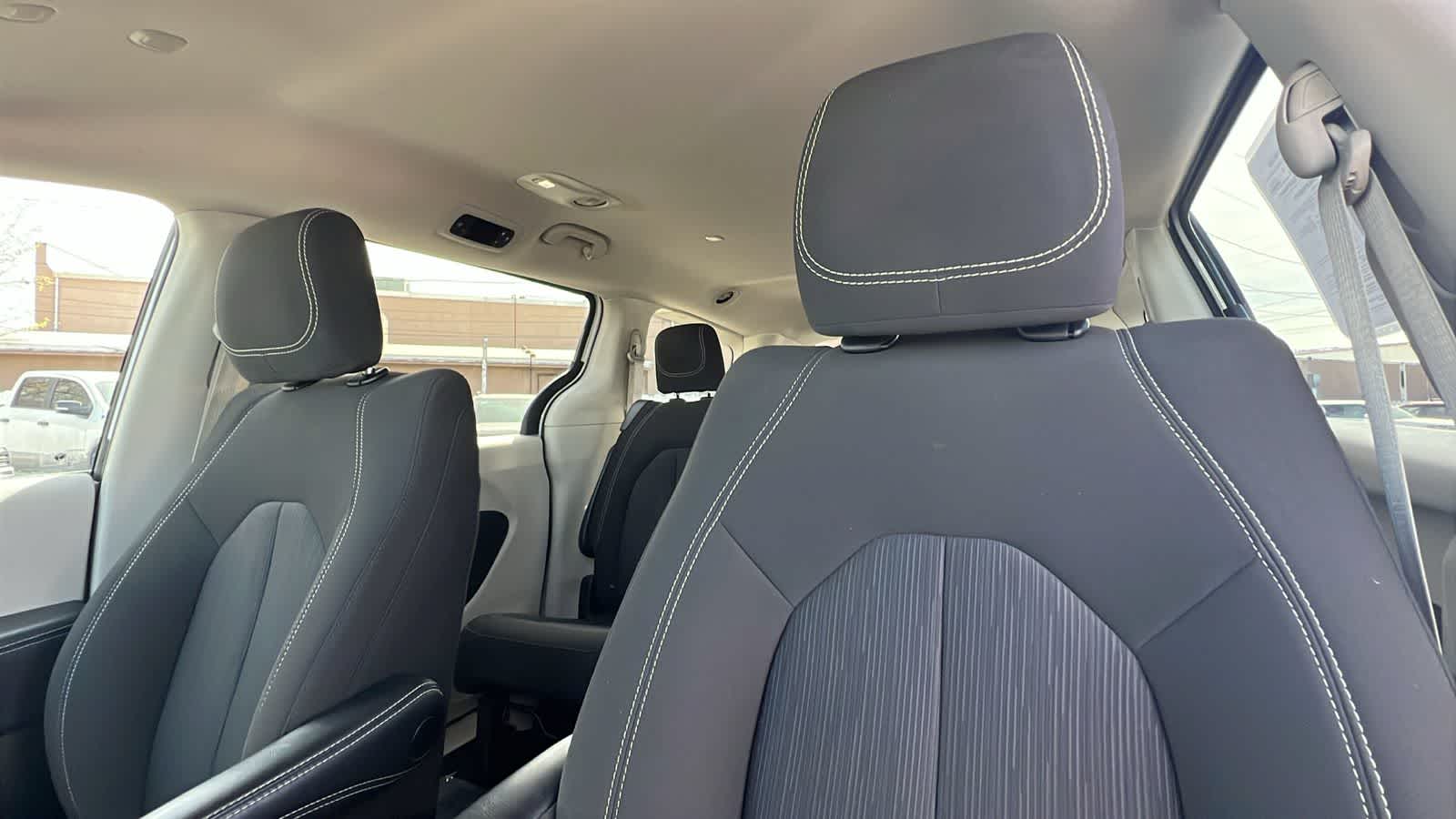 Thumbnail: 2023 Chrysler Voyager - 11